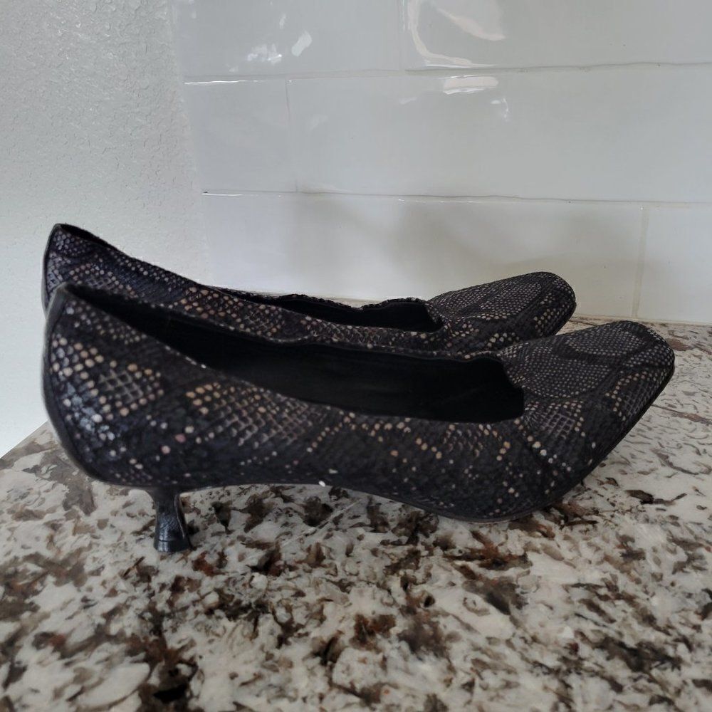 Donald J Pliner Snake Print heels size 9.5 - Picture 2 of 8